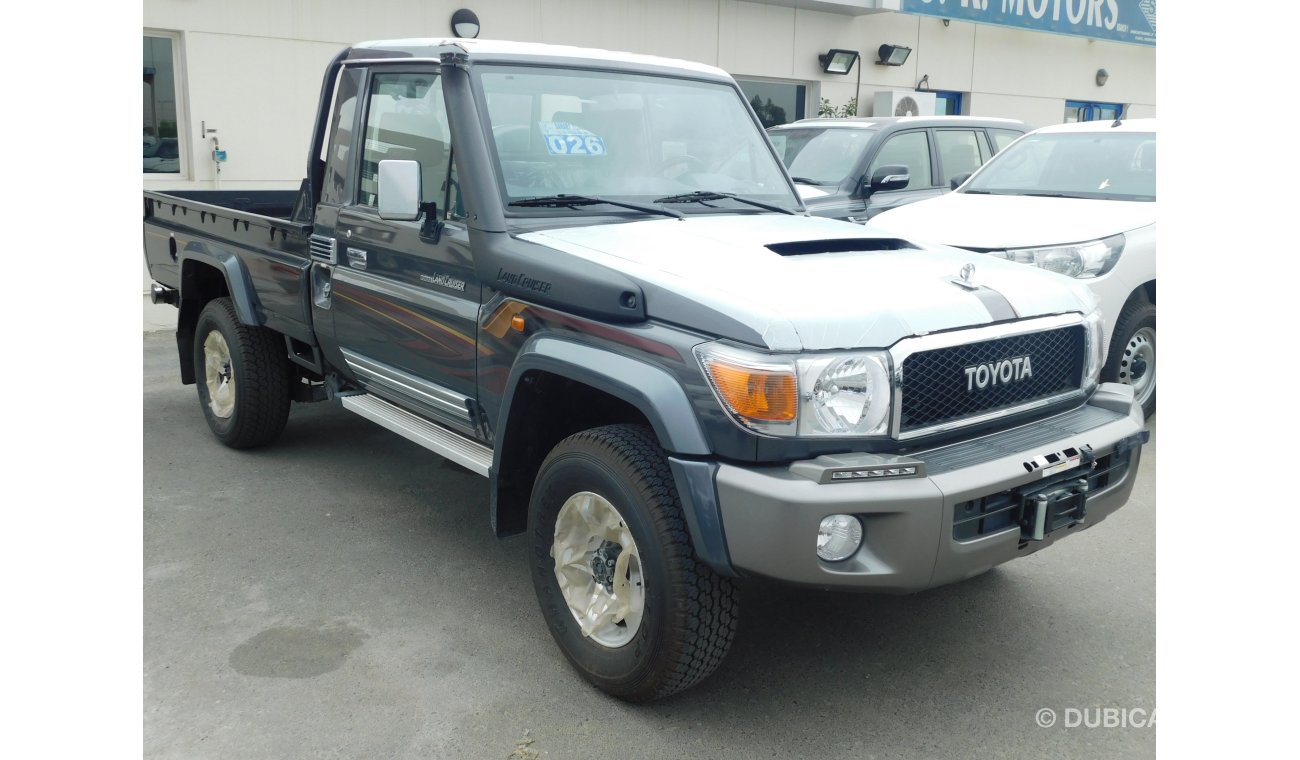 Toyota Land Cruiser Pick Up 79 Single Cab Limited V8 4.5L Turbo Diesel 4WD MT-Diff.Lock-Winch-Navigation