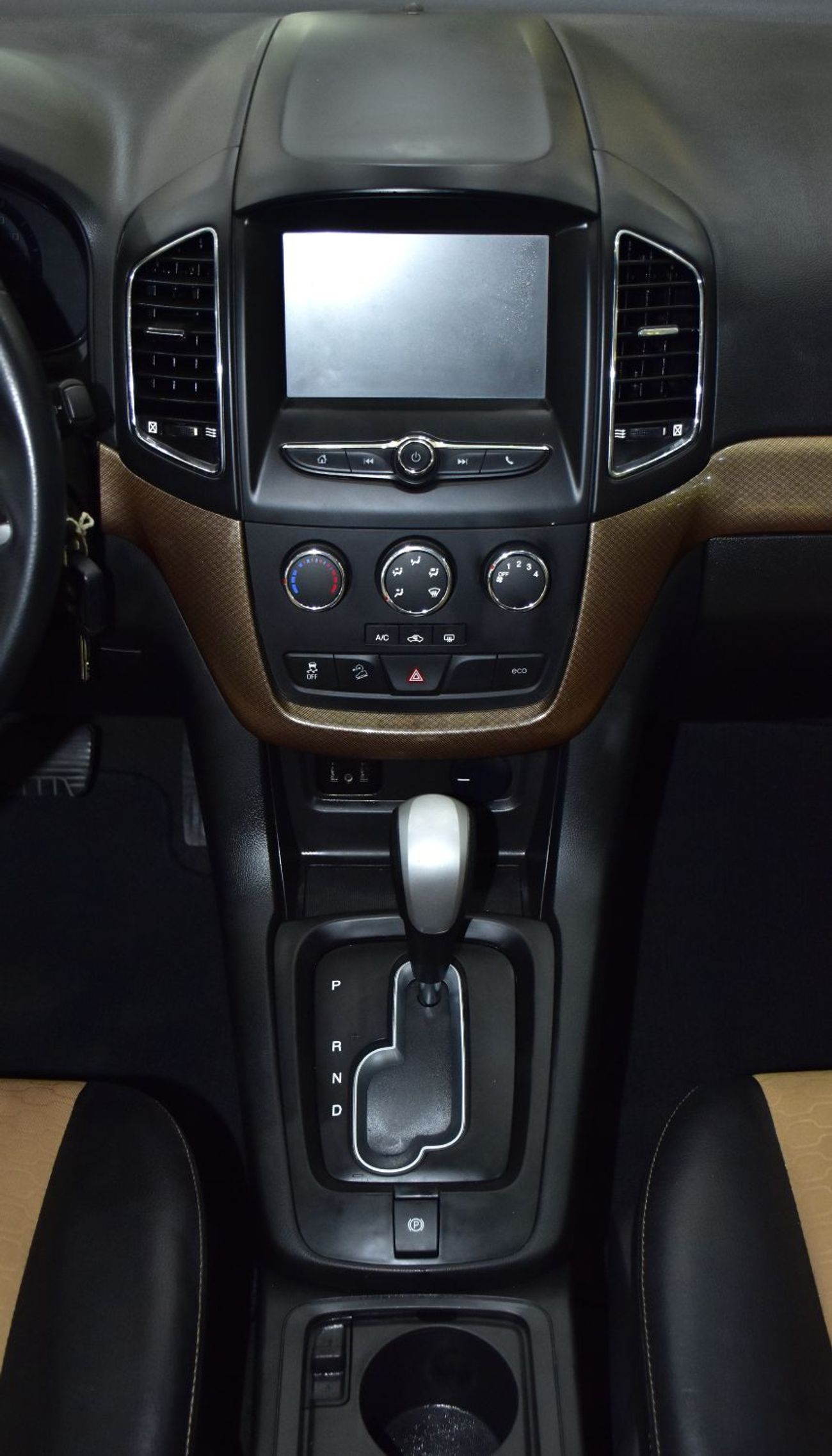 Chevrolet Captiva EXCELLENT DEAL for our Chevrolet Captiva LT ( 2017 Model ) in White Color GCC Specs