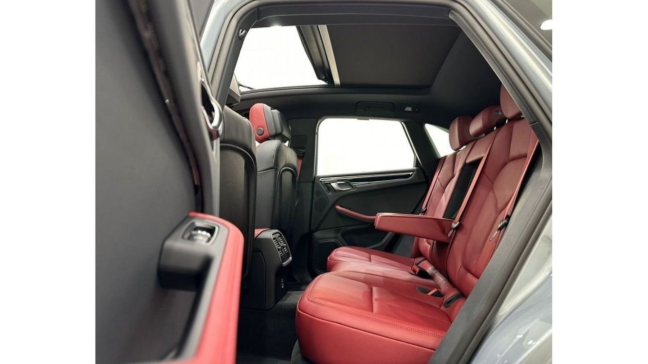 بورش ماكان *Brand New* 2024 Porsche Macan S, 2026 Porsche Warranty, Full Options, Delivery Kms, GCC