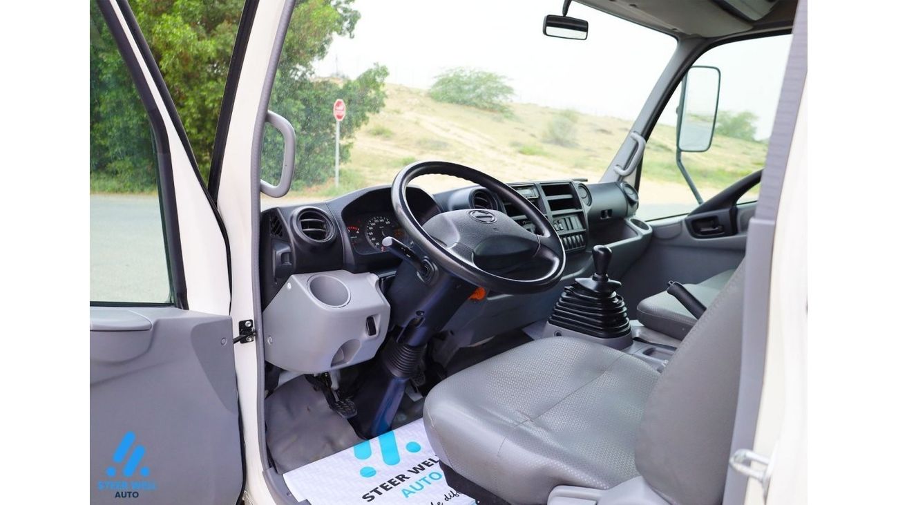 هينو 300 614 / Dual Cab 4.0L RWD / Diesel M/T with Rear AC / Like New Condition / GCC Specs