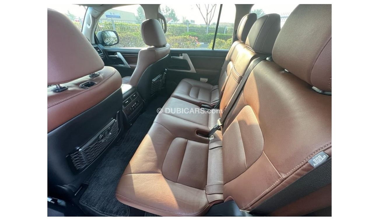 Toyota Land Cruiser TOYOTA LAND CRUIZER 2017 GCC VXR 5.7 TOP OF RANGE ORIGINAL PAINT FULL SERVICE HISTORY
