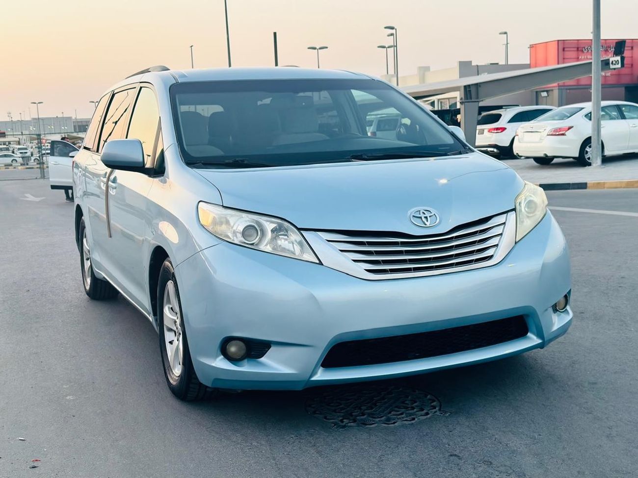 تويوتا سيينا LE