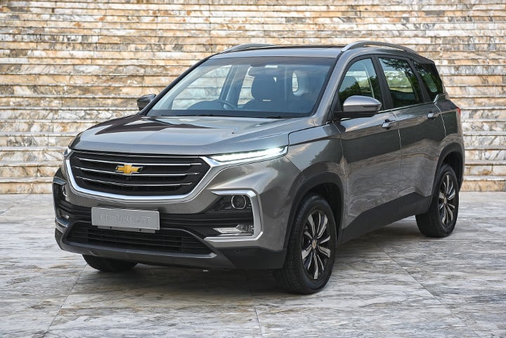 Chevrolet Captiva exterior - Front Left Angled