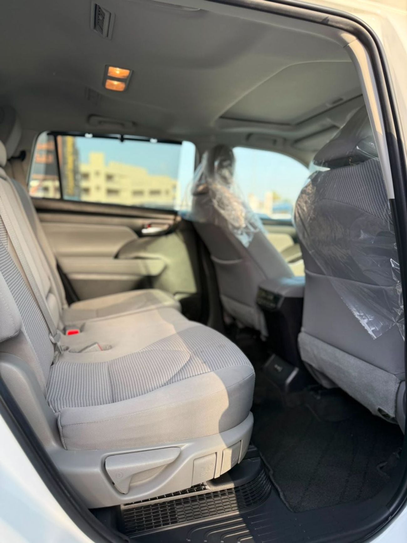 تويوتا هايلاندر TOYOTA HIGHLANDER GLE HEV - A/T . Hybrid . SUV . 4X4 . 7 Seats . 2023 Model