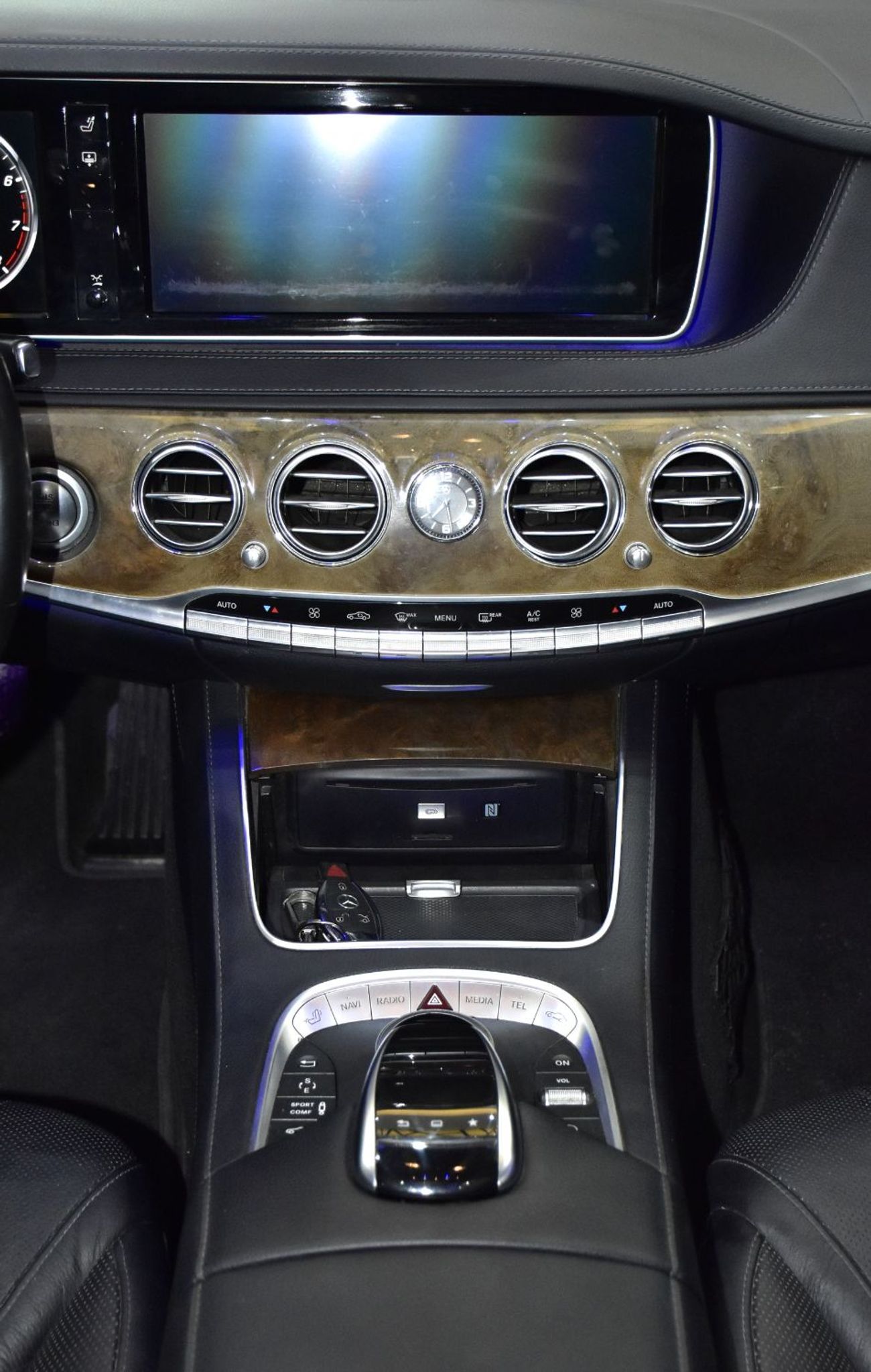 Mercedes-Benz S 550 EXCELLENT DEAL for our Mercedes Benz S550 ( 2016 Model ) in Silver Color American Specs