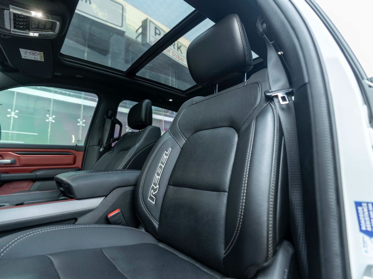 رام 1500 AED 3,302 PM • RAM 1500 REBEL LUXURY • ONLY 28,000 KMS • 5.7L HEMI® V8 • OFFICIAL DODGE WARRANTY