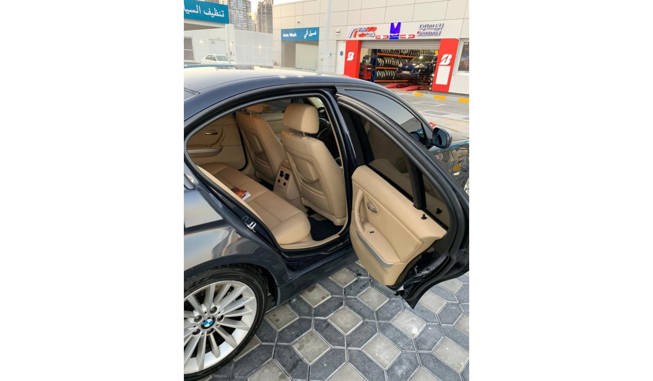 بي أم دبليو 320 i