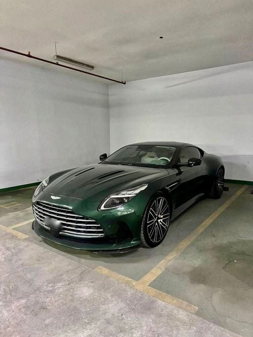 Aston Martin DB12