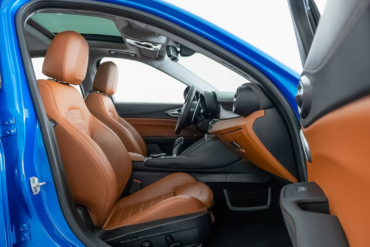 ألفا روميو جوليا Veloce 2.0L AWD