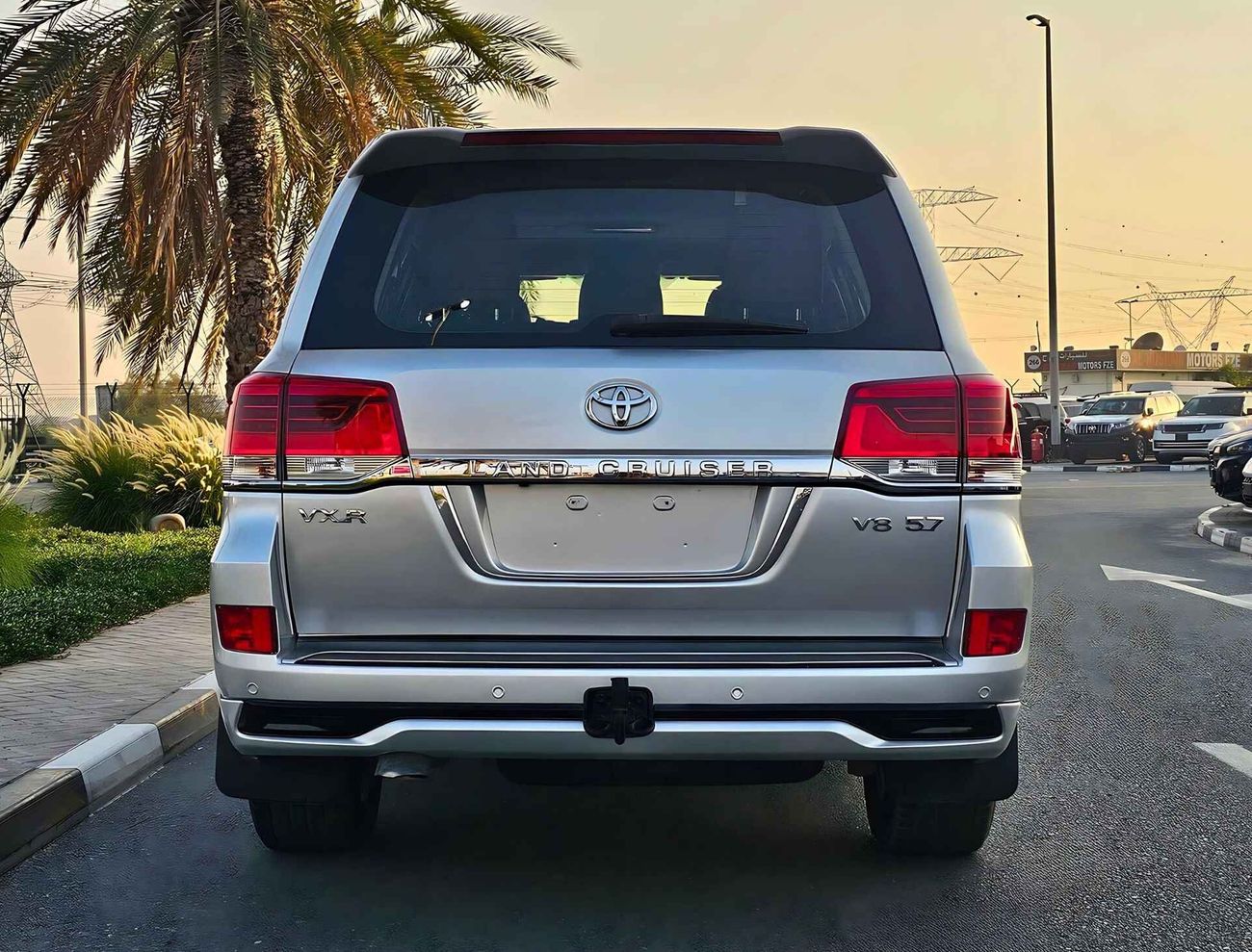 Toyota Land Cruiser VXR 5.7 V8/ ORG SHAPE/ HYUDRAULIC/ FULL OPTION/ LOT# 55502