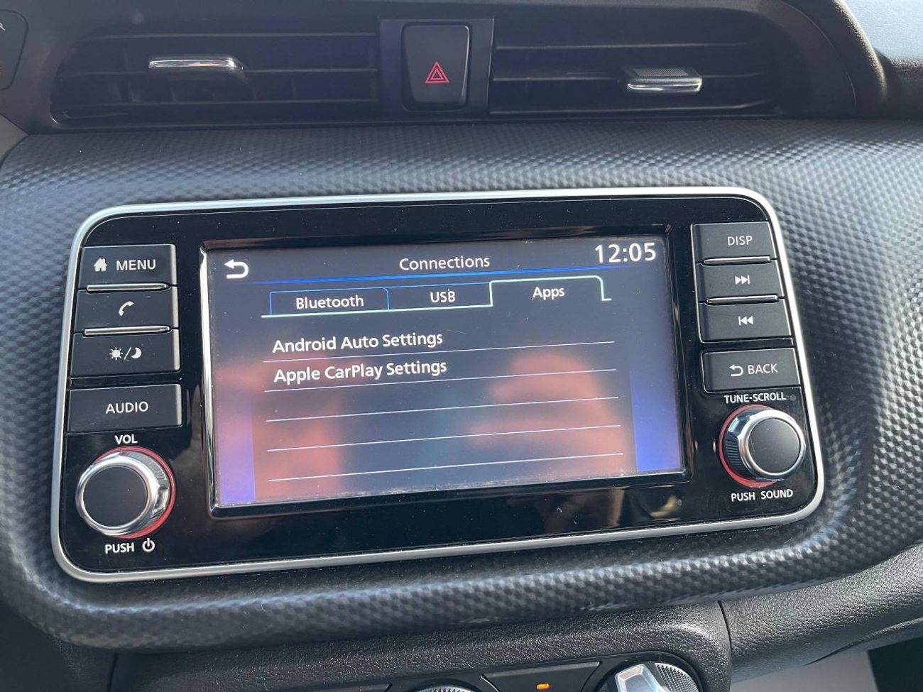 نيسان كيكس SV / 1.6 لتر V4 / رادار / مساعدة على الطريق / جنوط / شاشة كبيرة / في حالة ممتازة