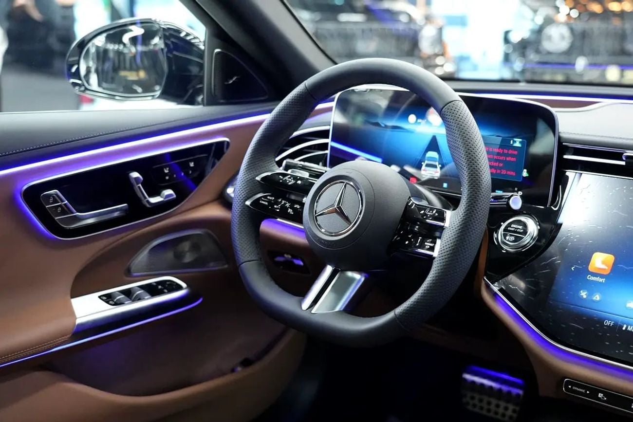 مرسيدس بنز E300 E 300 | GCC 0km | Agency Warranty | AMG Package