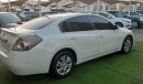 Nissan Altima No accident number 2, white inside beige, cruise control, rear wing control, sensors, in excellent c