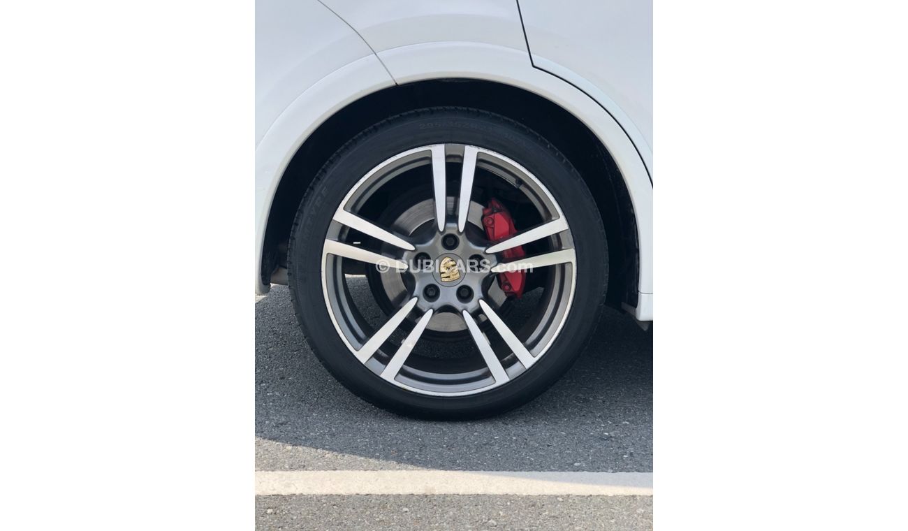 Porsche Cayenne MODEL 2013 GCC CAR PERFECT CONDITION INSIDE AND OUTSIDE
