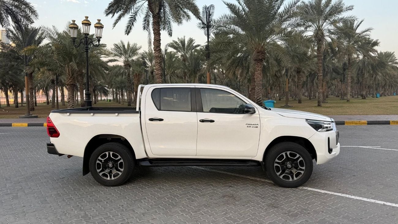 Toyota Hilux Sr with new shape