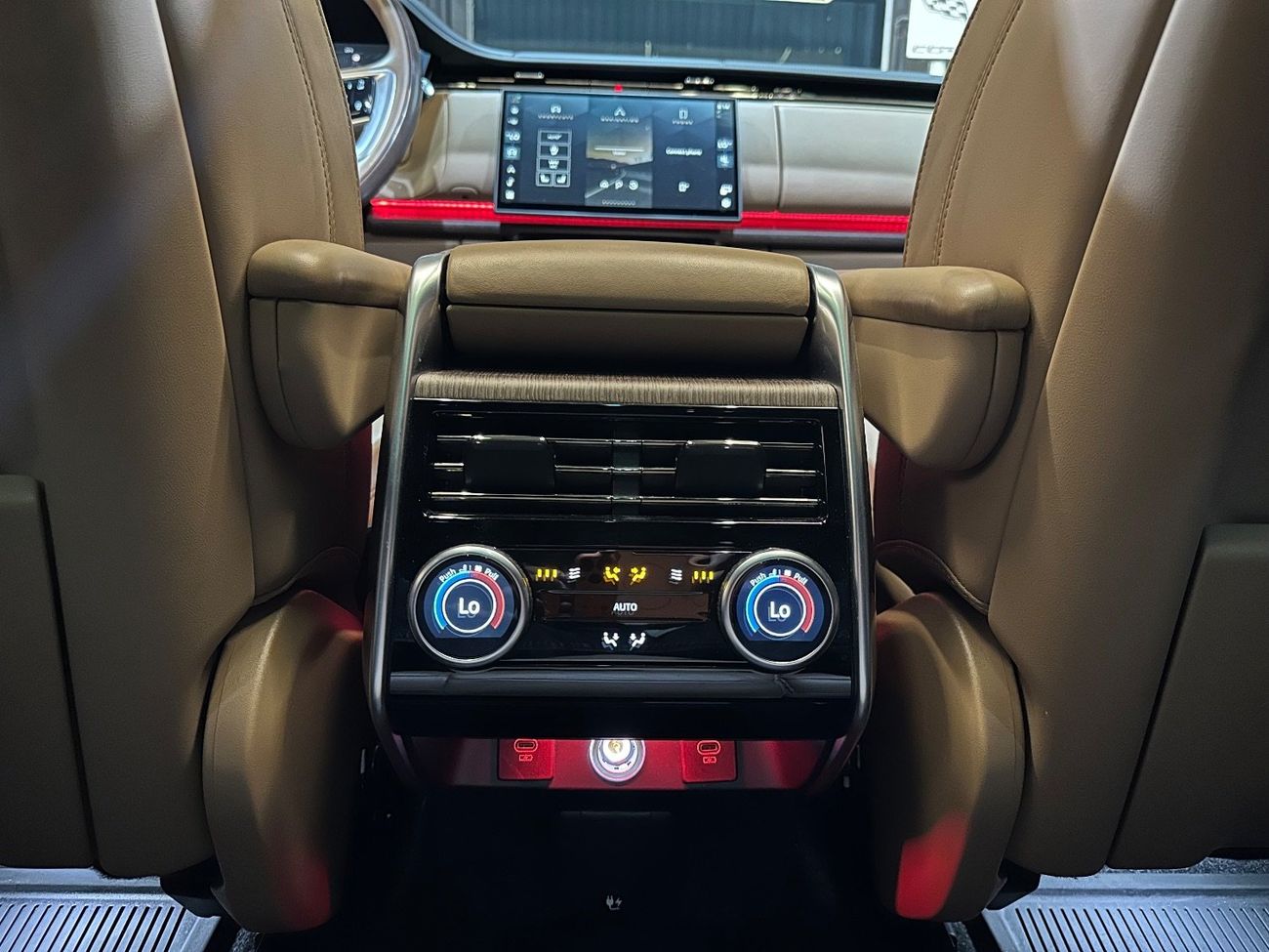 Land Rover Range Rover SE P360 3.0L RANGE ROVER VOUGE SE | 2025 | GCC UNDER WARRANTY & CONTRACT SERVICE FREE ( ALTAYER ) | 