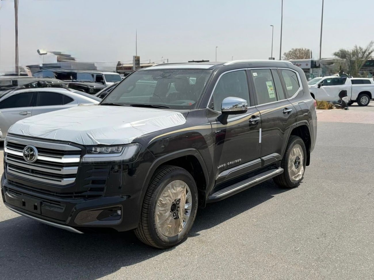 Toyota Land Cruiser VXR LC300 3.5 HYBRID GCC OMANI 2026