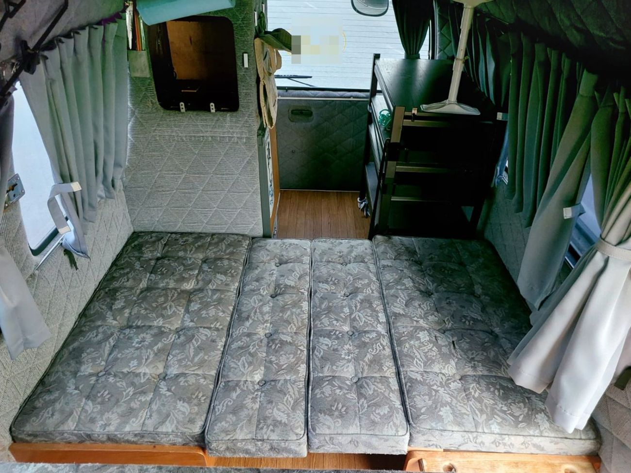 Toyota Hiace TOYOTA HIACE VAN RHD 1994  MODEL 2.7 L DIESEL AUTOMATIC(PM01681)