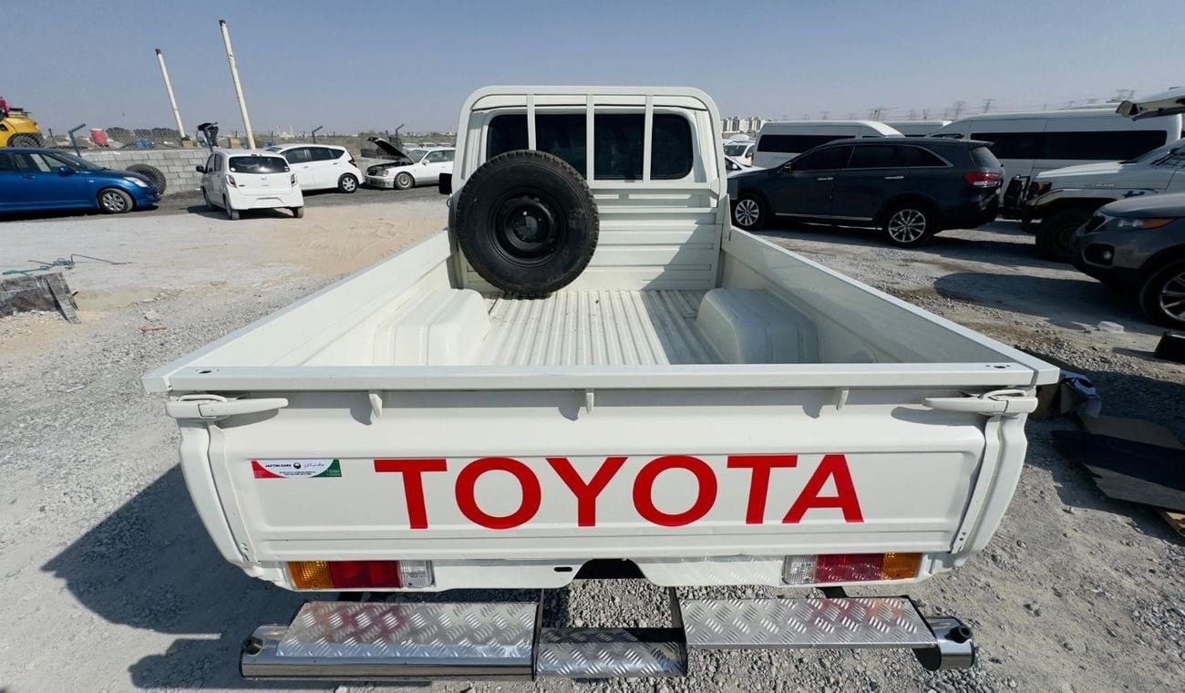 Toyota Land Cruiser Pick Up SINGLE CABIN | RHD | 1990 MODEL | 4.0L DIESEL ENGINE | MANUAL TRANSMISSION | JFT0241