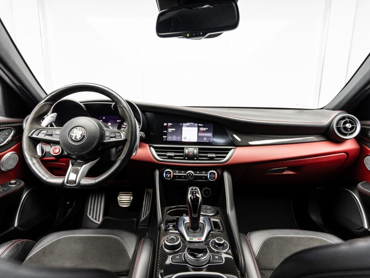 ألفا روميو جوليا QUADRIFOGLIO QUADRIFOGLIO