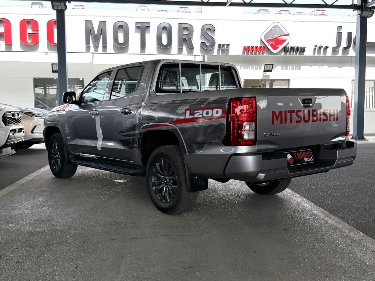 Mitsubishi L200 chrome package 4x4 M/T 18 inch alloy rims **EXPORT ONLY**التصدير فقط خارج الخليج**