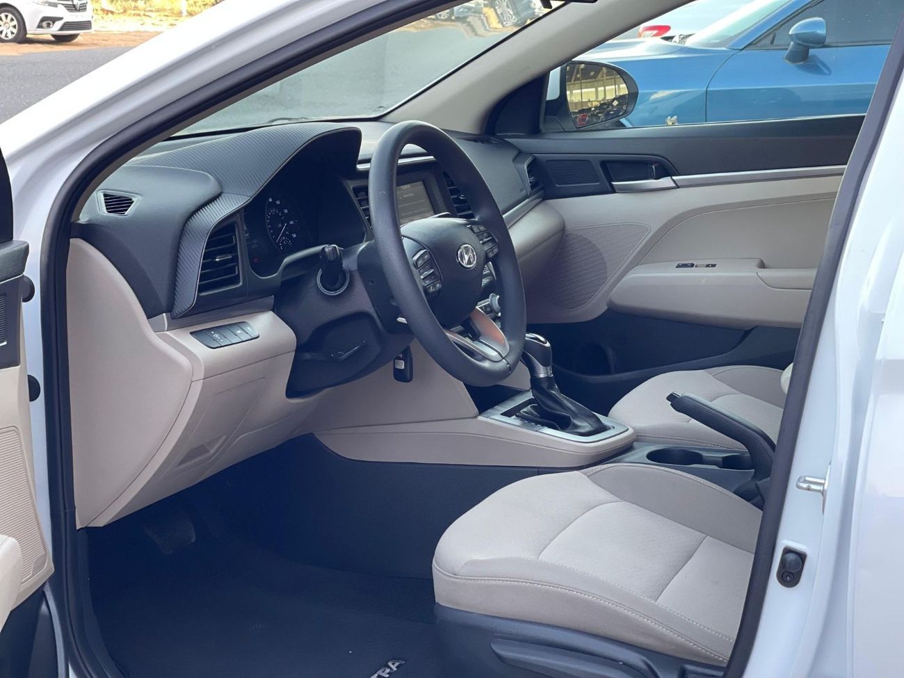 Hyundai Elantra Standard ELANTRA WHITE / LINE ASSIST /APPLE CAR PLAY