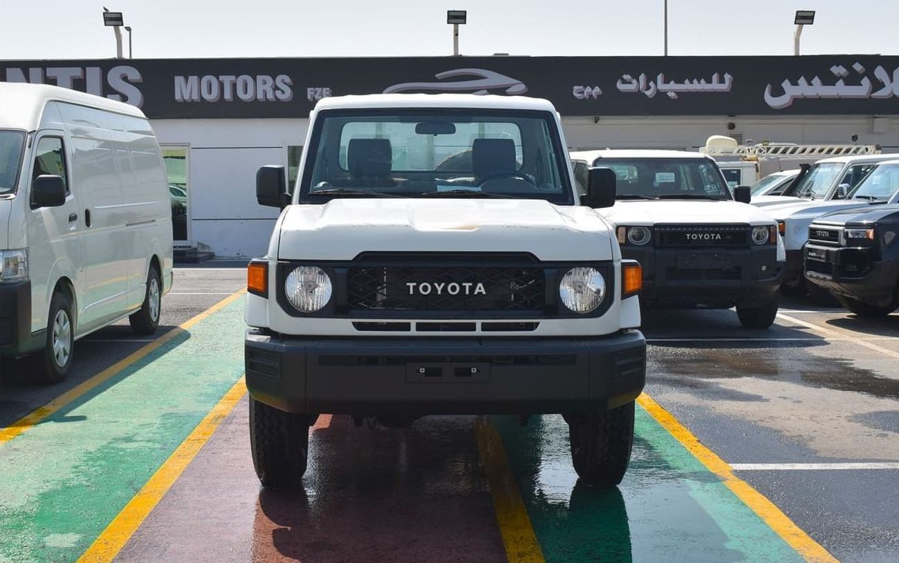 تويوتا لاند كروزر بيك آب 4.0L V6 Single Cabin A/T