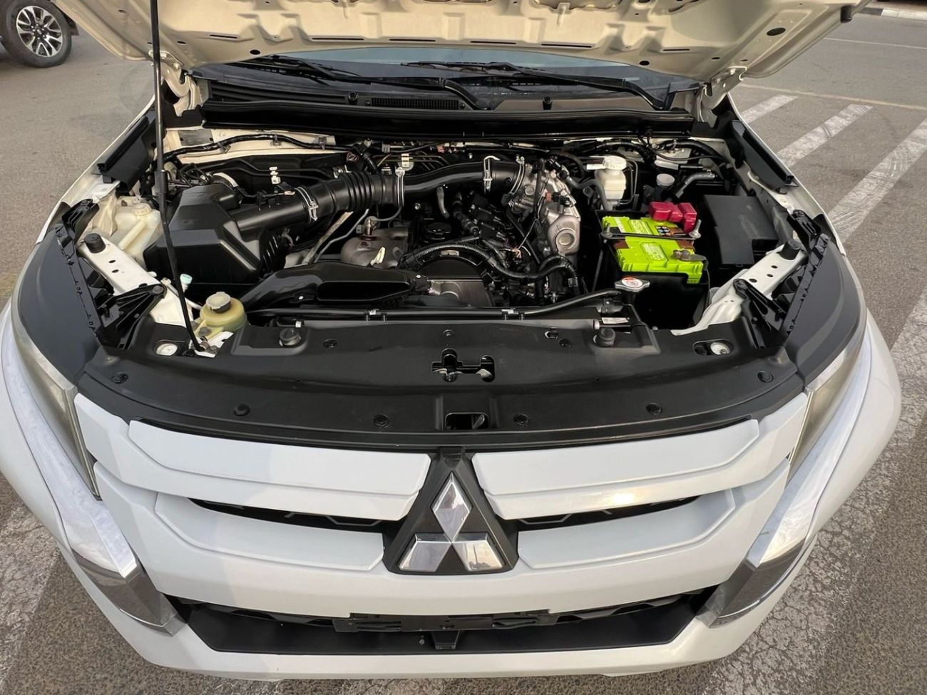 Mitsubishi L200 2019 Mitsubishi L 200 2.4L GL   Pick-Up Petrol 4X4 Manual - Power Window - Double Cabin - GCC spec