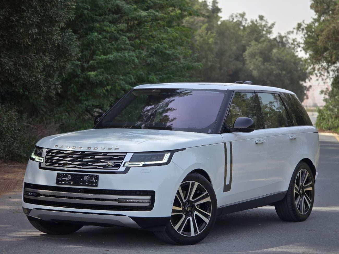 Land Rover Range Rover SE P400 3.0L RANGE ROVER SE 2023 GCC // FULL OPITION // PERFECT CONDITION // LOW MILEAGE