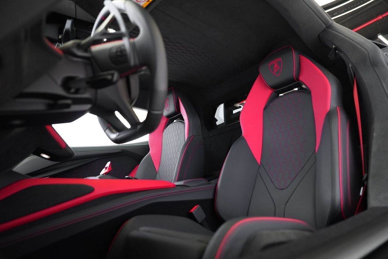 لامبورغيني ريفويلتو 6.5L V12 Hybrid