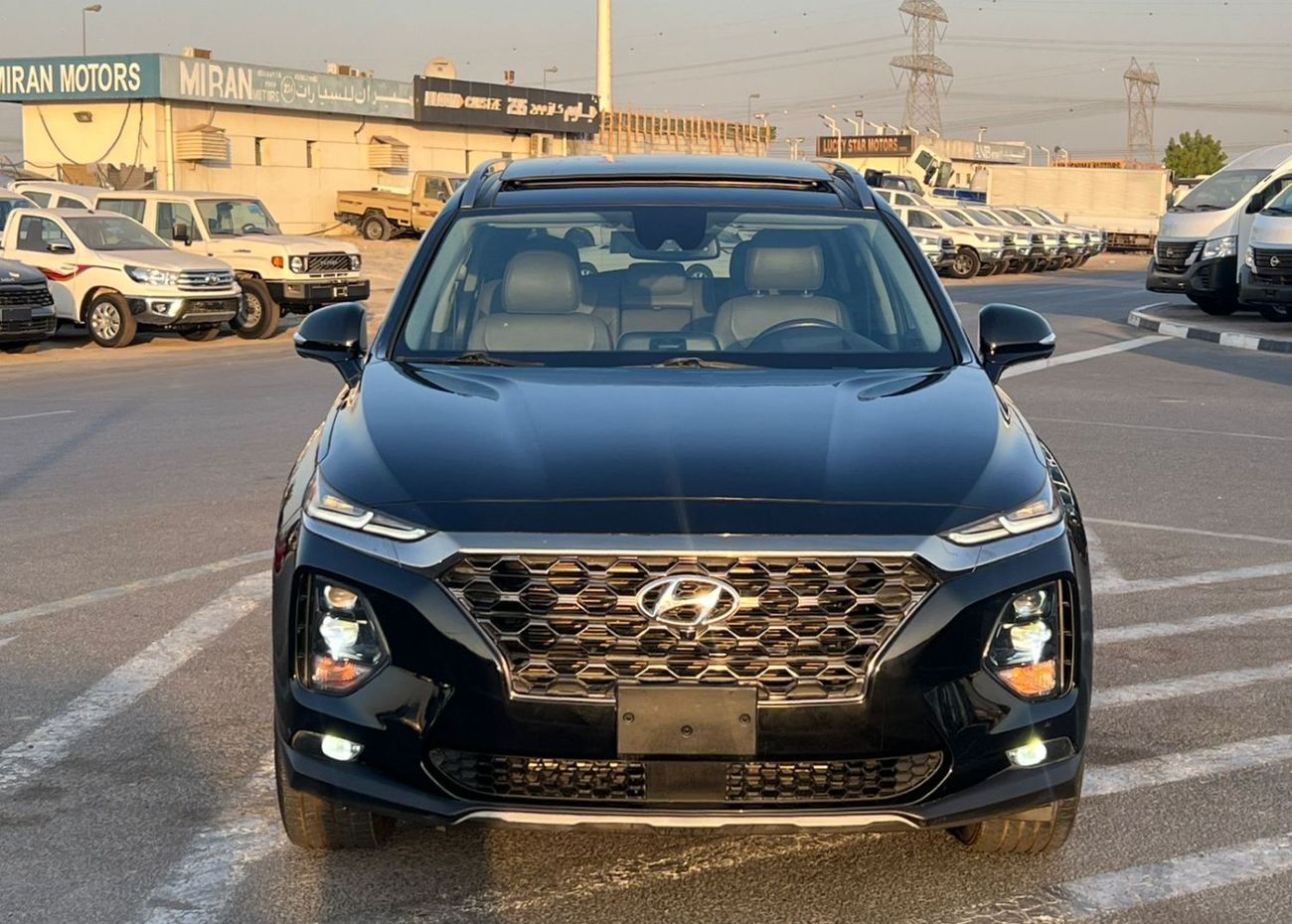 Hyundai Santa Fe 2019 Hyundai Santa - Full Option - 2.4L - V4 - Panoramic View - Push Start - Leather and Electric-36