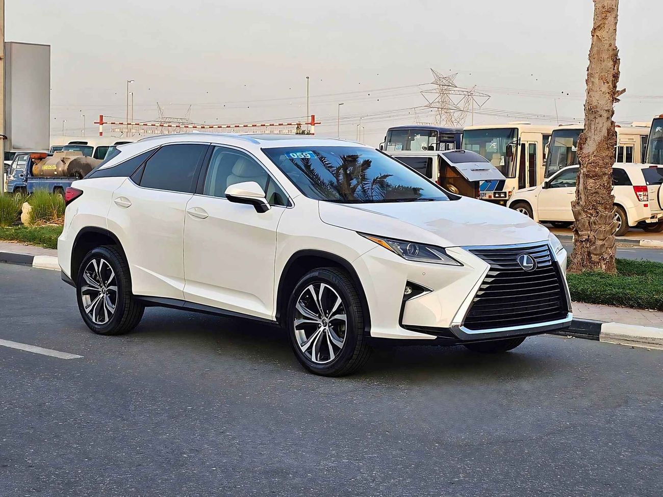 لكزس RX 350 LARGE/ SUNROOF/ RADAR/ FULL OPTION/ ORG MILEAGE/ RTA PASSED/ 1343 MONTHLY / LOT#109773