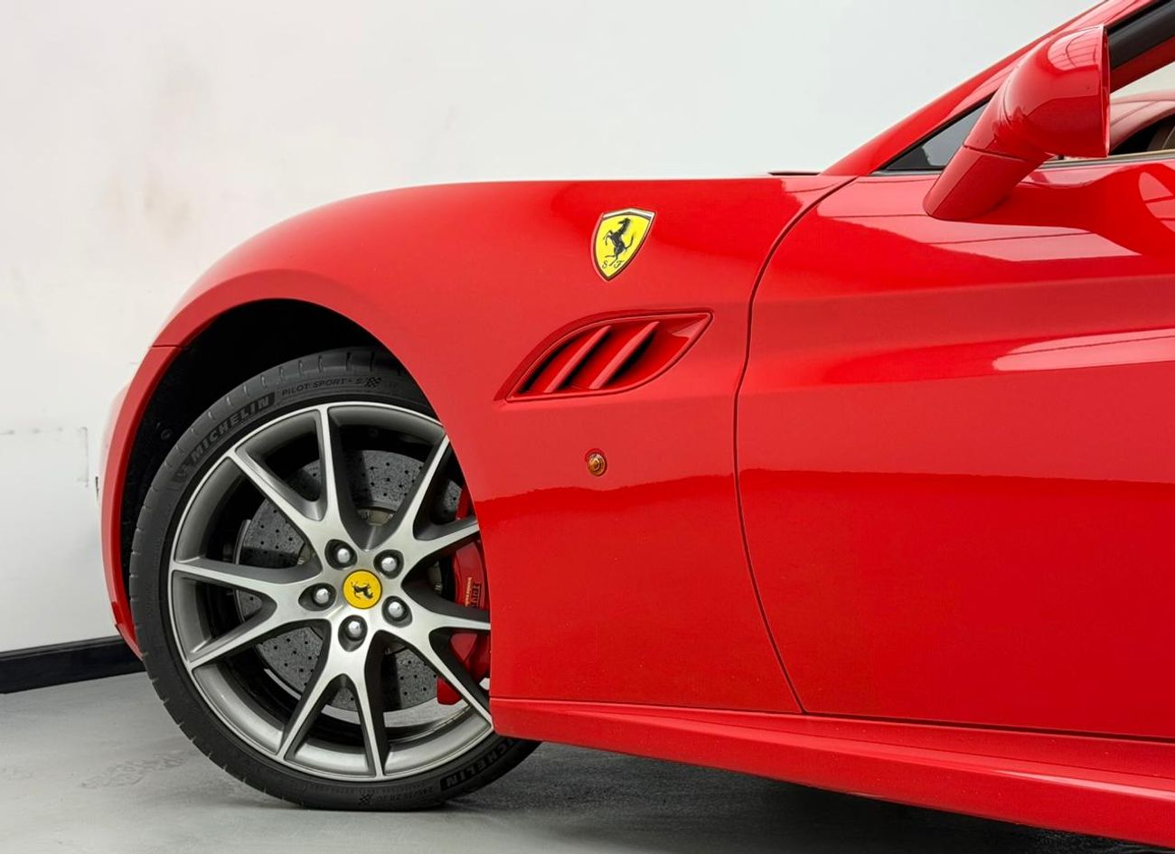 فيراري كاليفورنيا Std 4.3L (460 HP) 2013 Ferrari California ,Excellent Condition ,GCC Spec