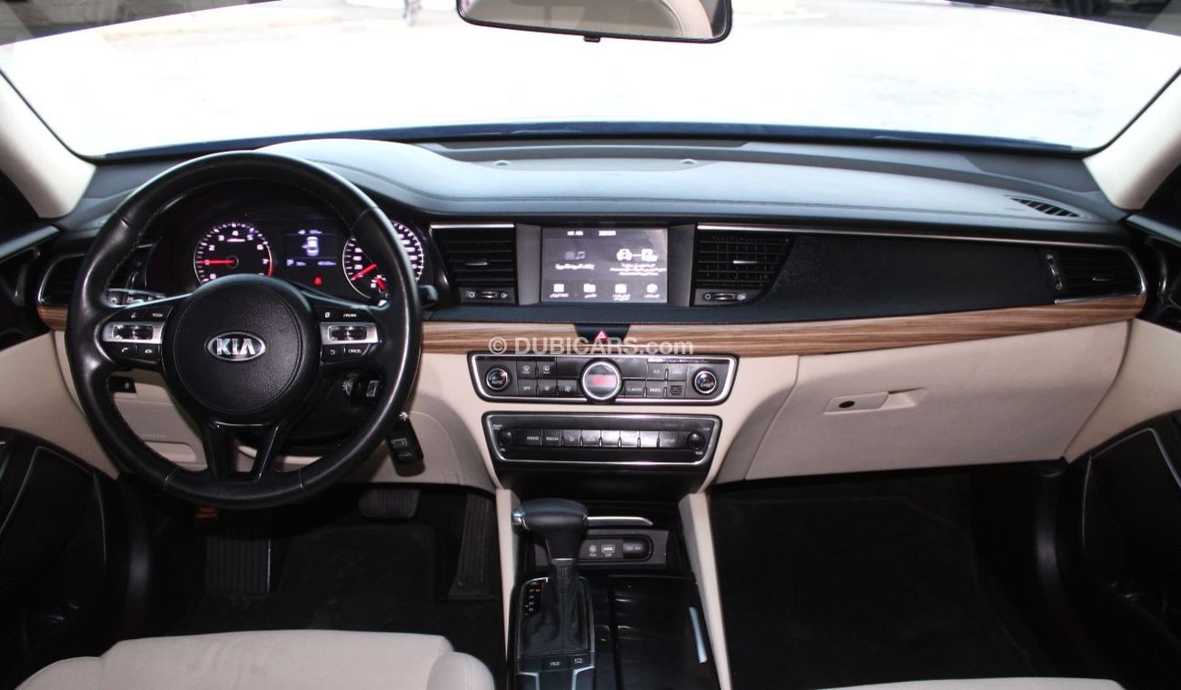 Kia Cadenza kia cadenza 2020 GCC gray excellent condition without accident