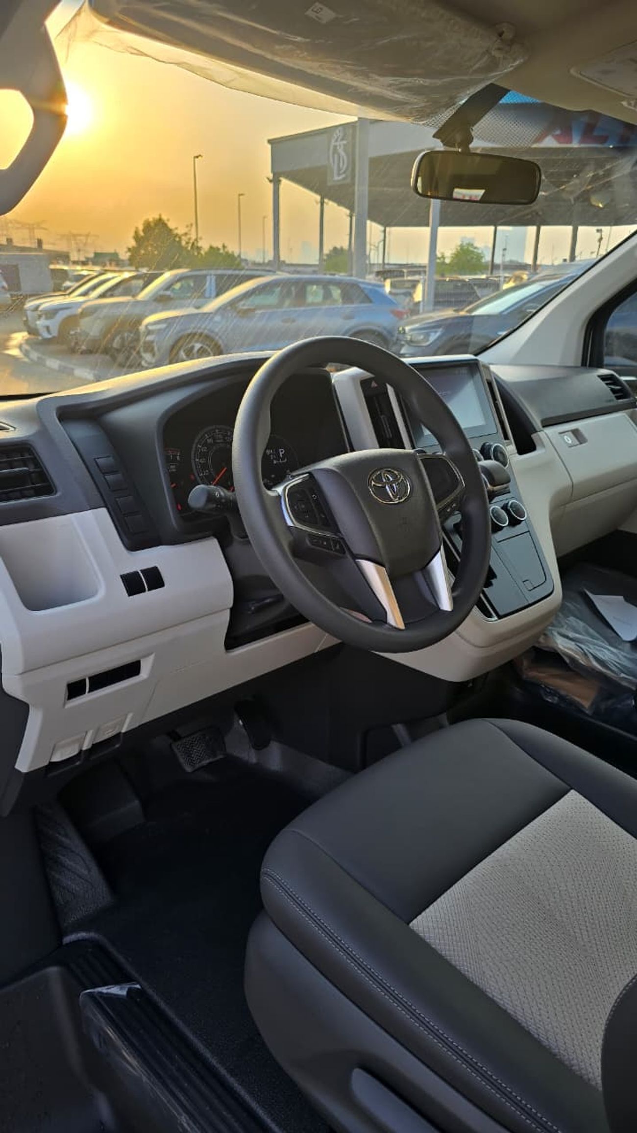 Toyota Hiace GL -High Roof  3.5L A/T