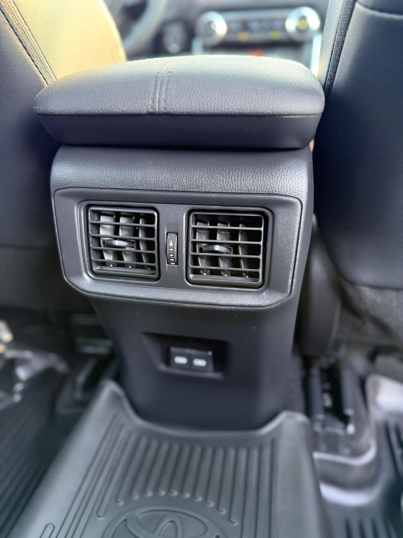 تويوتا راف ٤ Adventure Full Option 4WD Sunroof, leather, push start