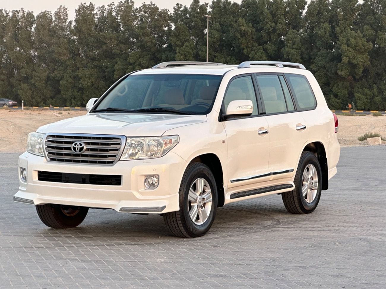 Toyota Land Cruiser MODEL 2010 GCC CAR PERFECT CONDITION INSIDE AND OUTSIDE FULL OPTION SUN ROOF LEATHER SEATS