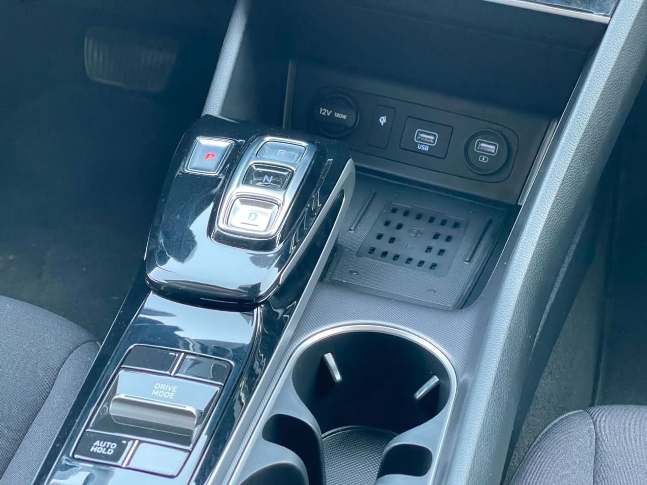 Hyundai Sonata SE / V4 HYBRID / BIG RIMS / RADAR / BLIND SPOTS / WIRLESS CHARGE / BOSE SOUND SYSTEM