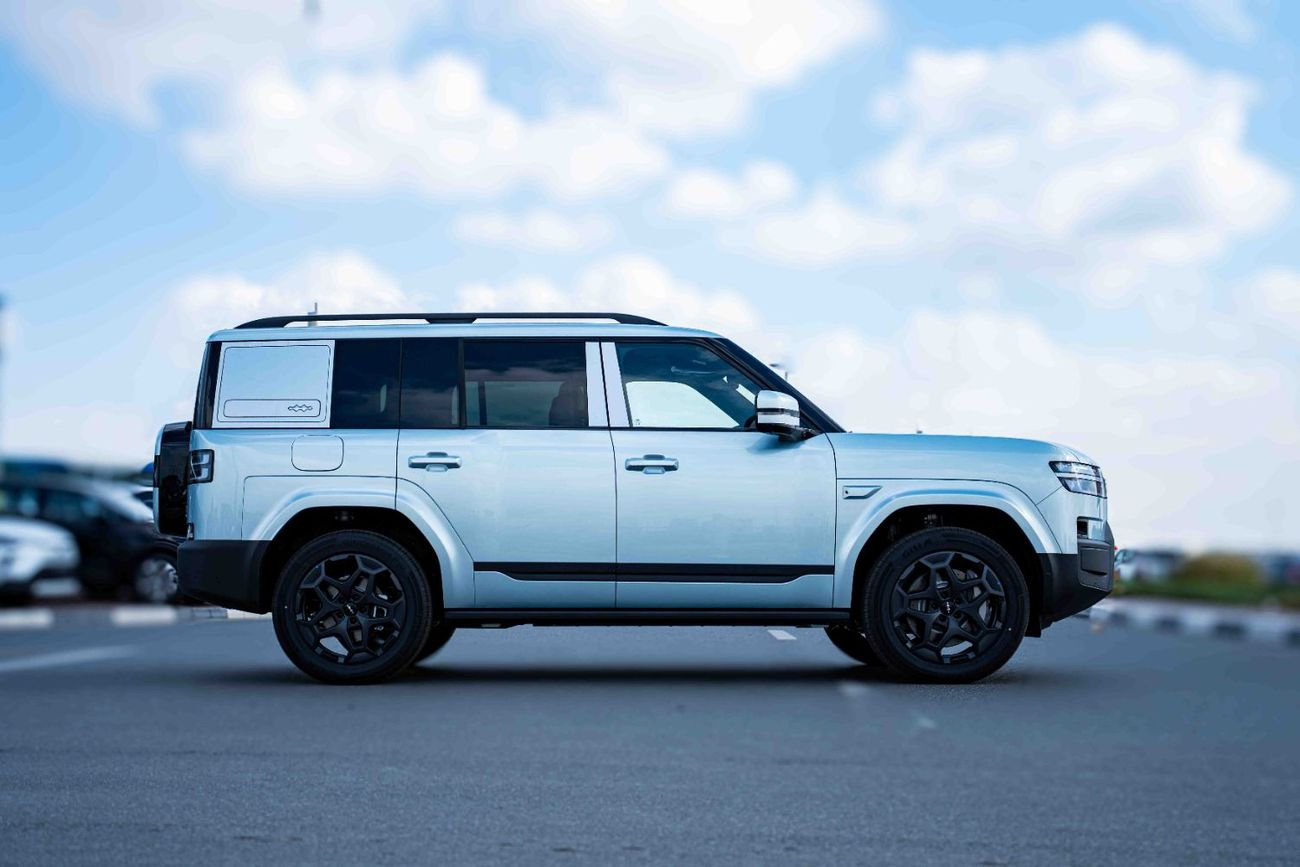 بي واي دي ليوبارد تيتانيوم 7 BYD LEOPARD 7 - Model 2025 - 1.5L turbo hybrid - And electric - Silver color outside - White color i