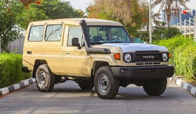 تويوتا لاند كروزر 70 LC78 Hardtop . 4.0L . 6-Speed Automatic . Petrol . 4WD . 8 Seats . 3 Doors For Export