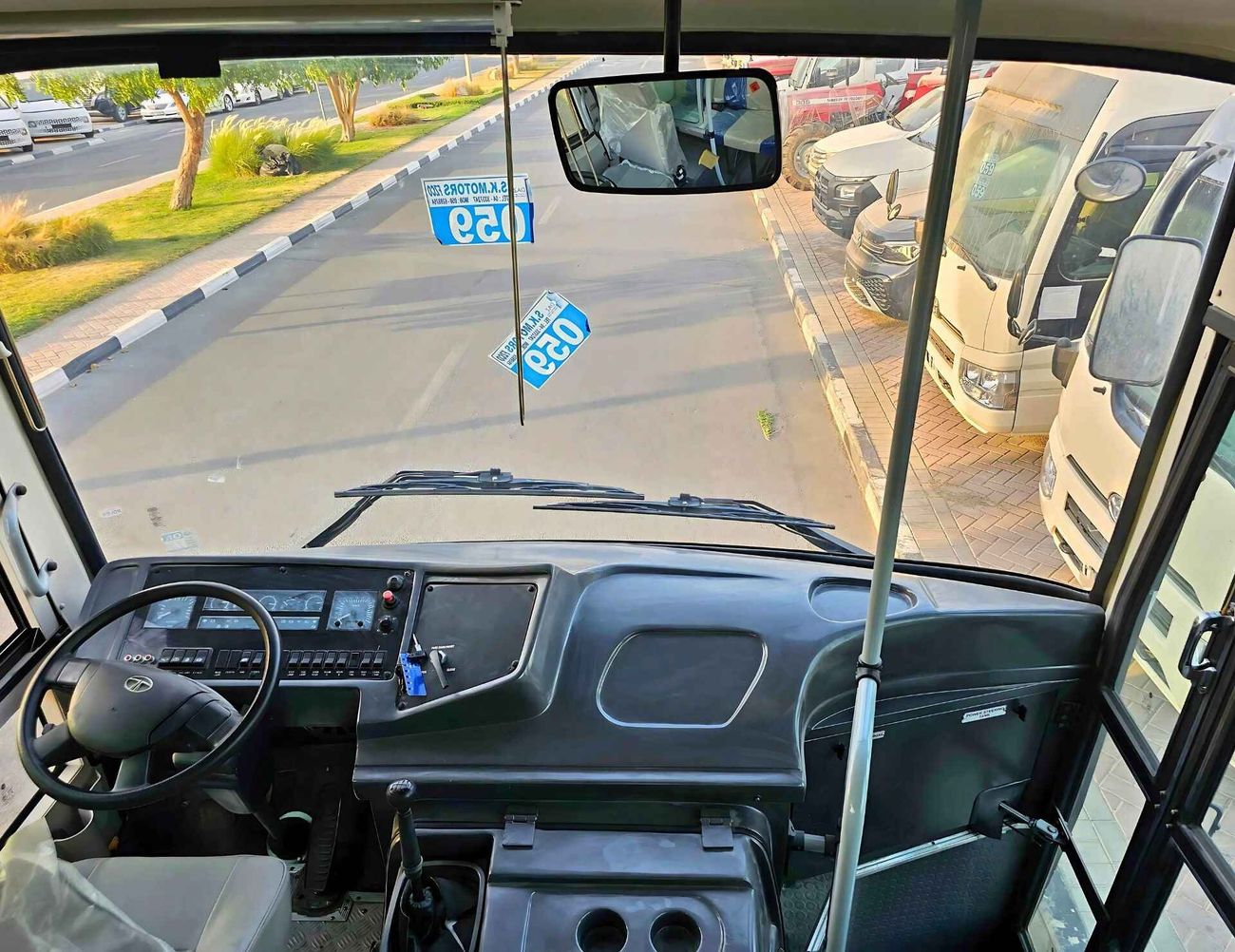 تاتا LPO 1618 5600 CC / V8 / Non AC / 63 Seater / Highroof with Headrest and Seat Belt (CODE # 69095)