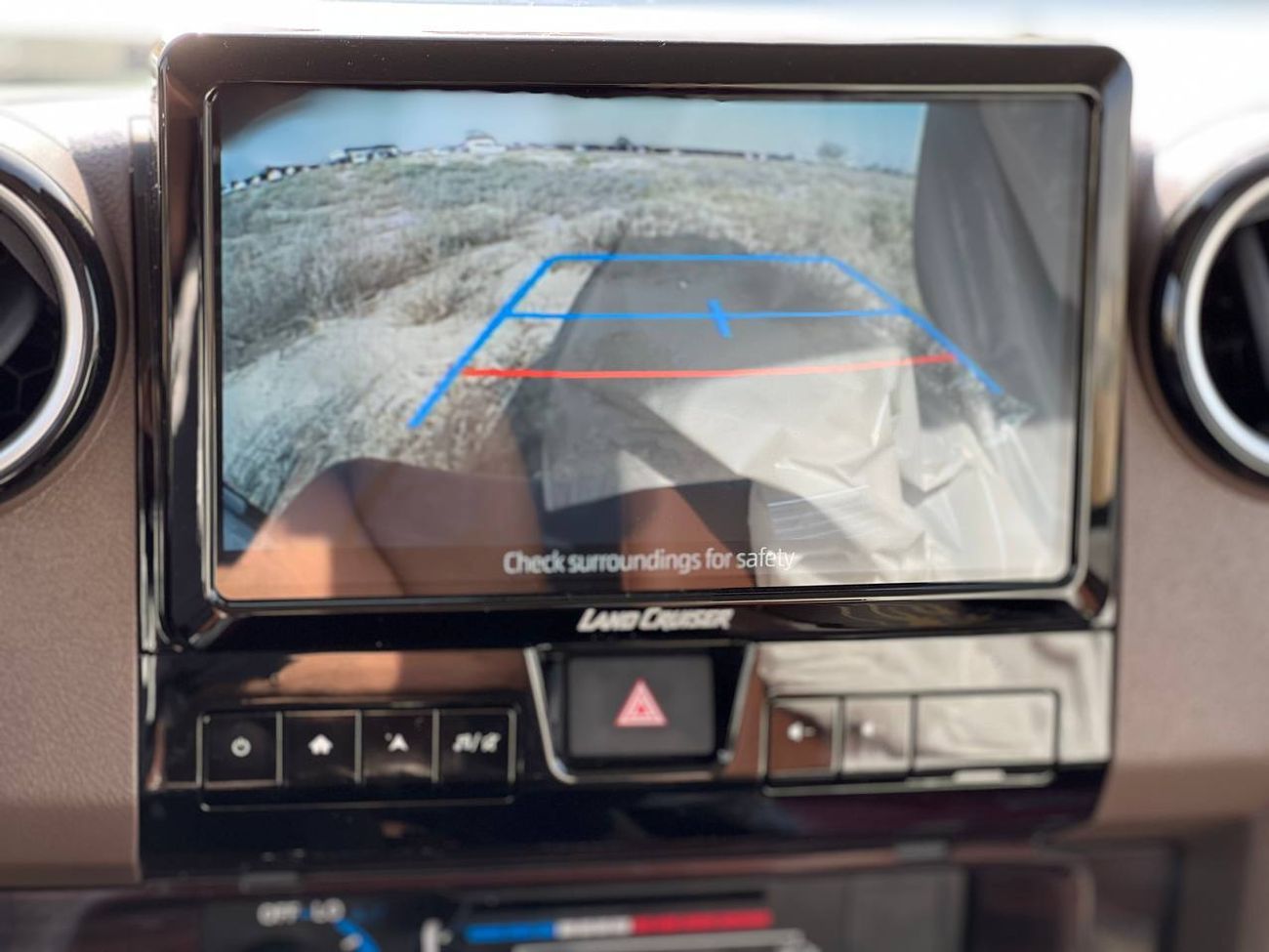 Toyota Land Cruiser 70 LC76 4.0L PTR A/T // 2025 // FULL OPTION WITH RADAR , LEATHER SEATS , DVD&BACK CAMERA // SPECIAL OFF