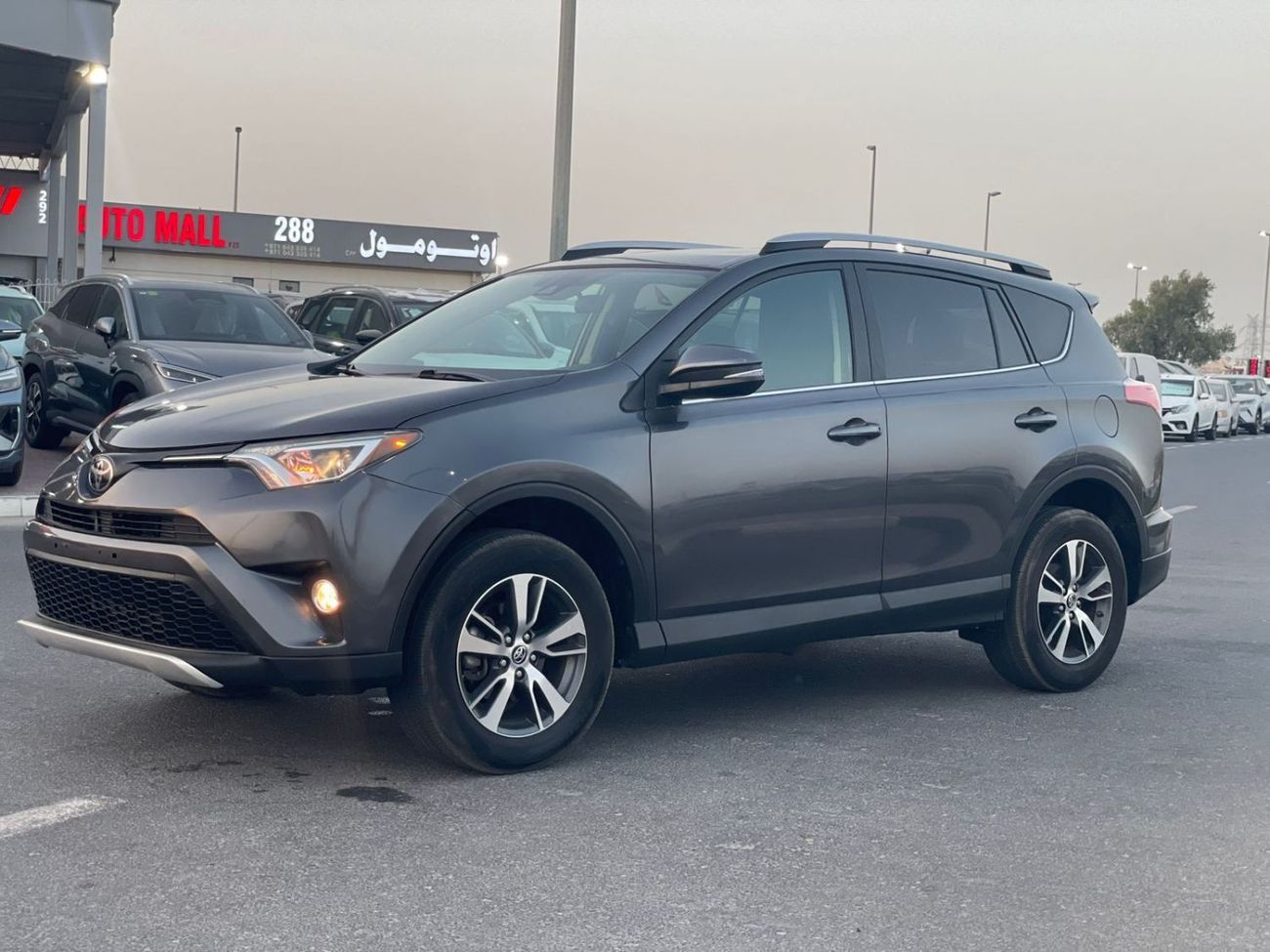 Toyota RAV4 2017 Toyota Rav4 XLE 2.5L V4 Full Option - 4x4 AWD - Sunroof
