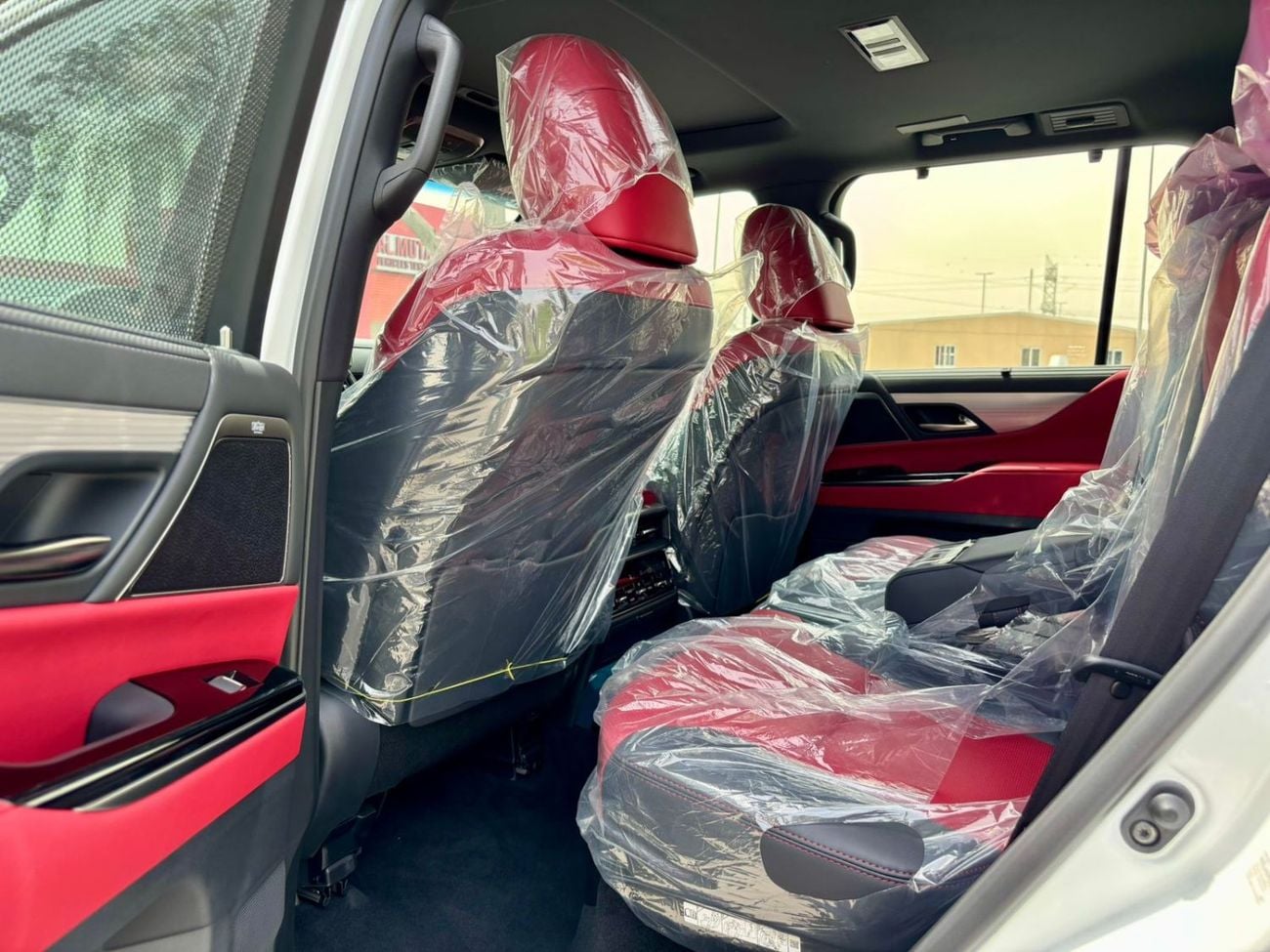 لكزس LX 700h F Sport