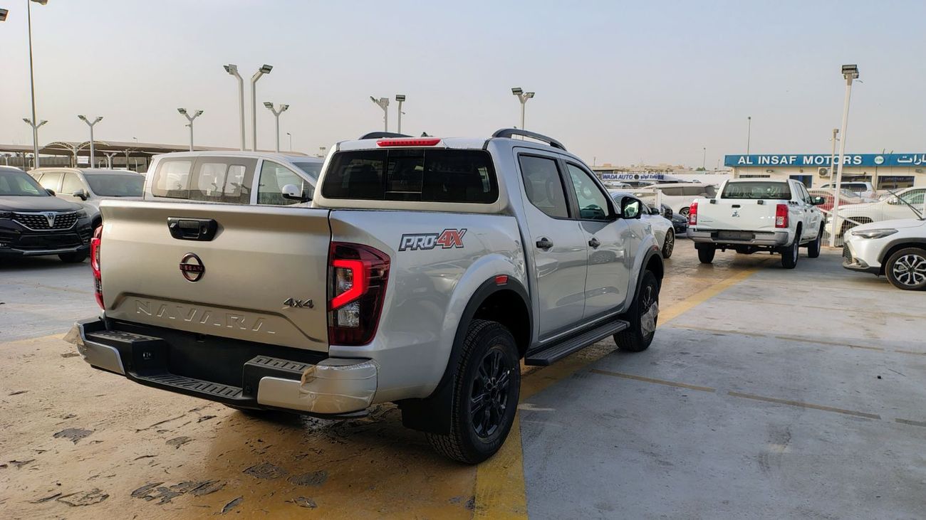 نيسان نافارا Std 2.5L RWD M/T