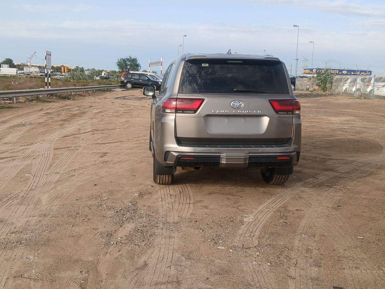 تويوتا لاند كروزر Toyota landcruise 2022MODEL 4.0L petrol Engine v6 Colour Brown push start Sunroof Transmission Autom
