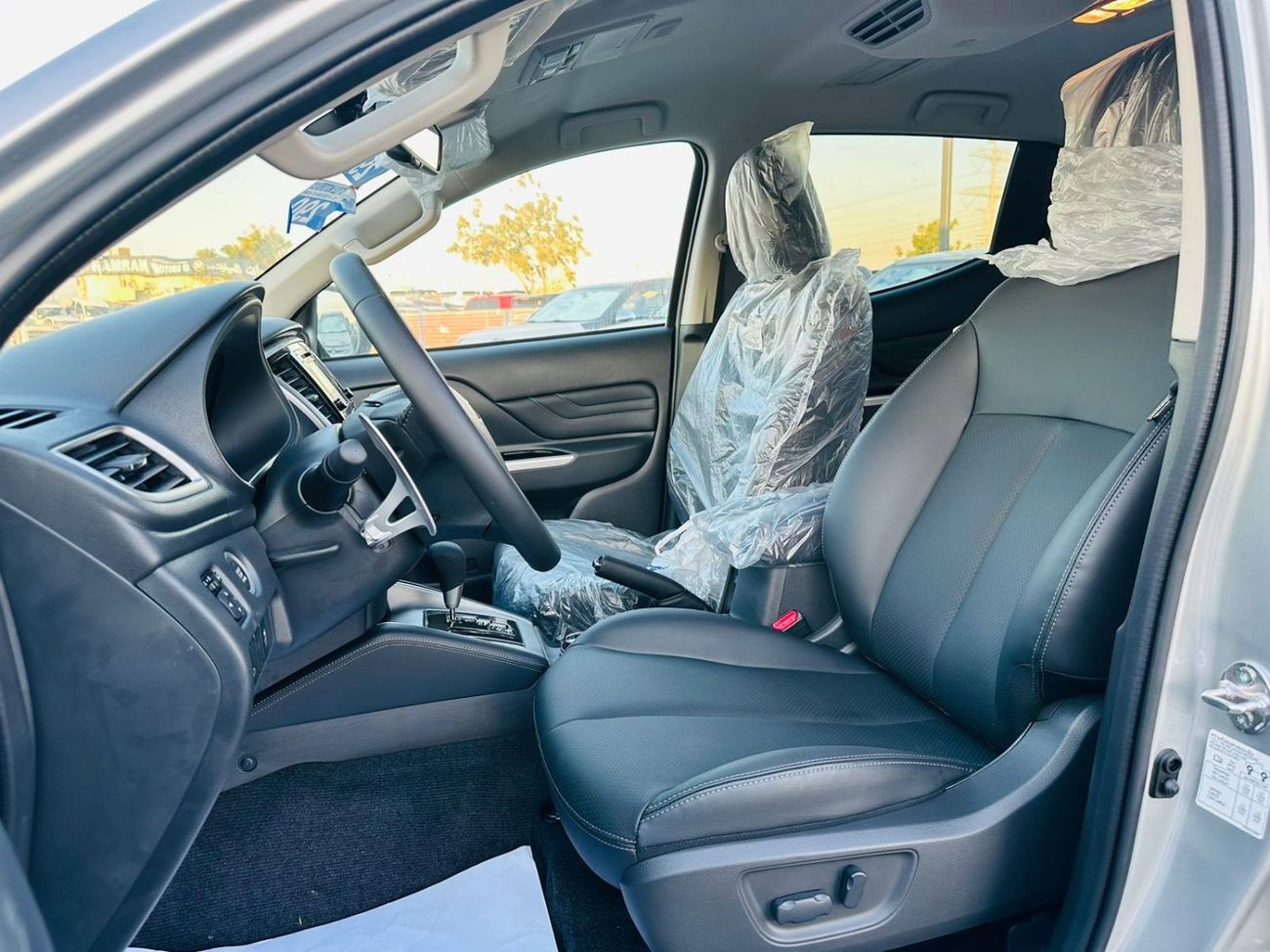 Mitsubishi L200 Mitsubishi L200 SPORTERO DIESEL - 2.4L - DOUBLE CABIN - 4X4 - A/T - POWER LOCKS AND POWER WINDOWS