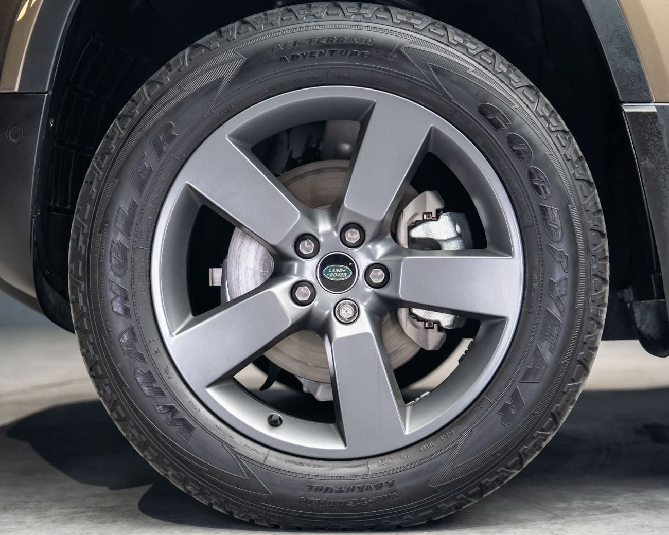 لاند روفر ديفندر P300 110 SE 2.0L (5 Seater)