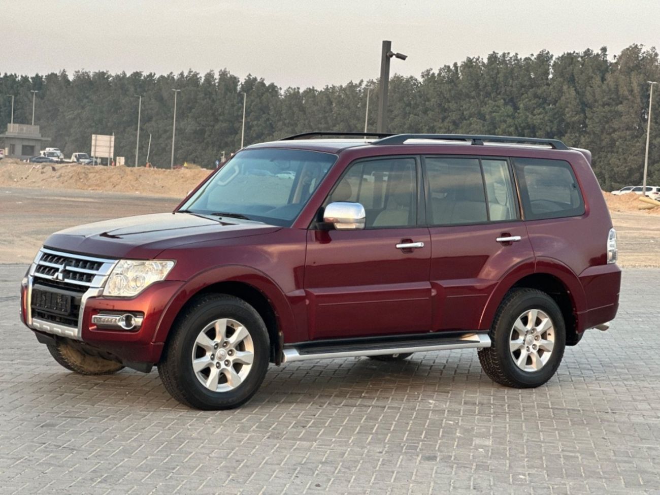 Mitsubishi Pajero Std 3.5L MODEL 2017 GCC CAR PERFECT CONDITION INSIDE AND OUT SIDE