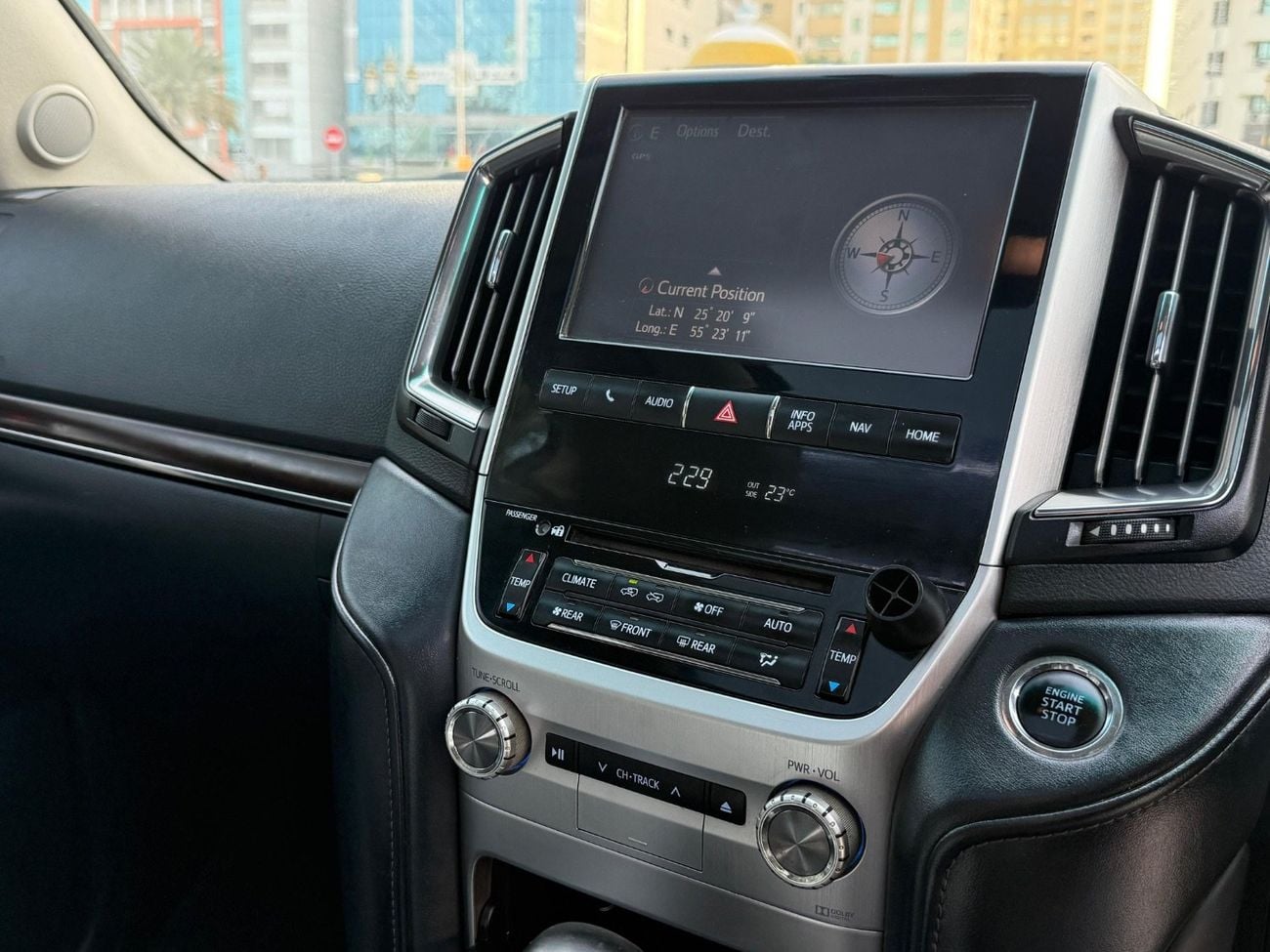 Toyota Land Cruiser 200 Series VX update to Sahara shape